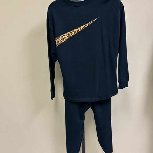 Plus size Nike pants set - Picture 5 of 11